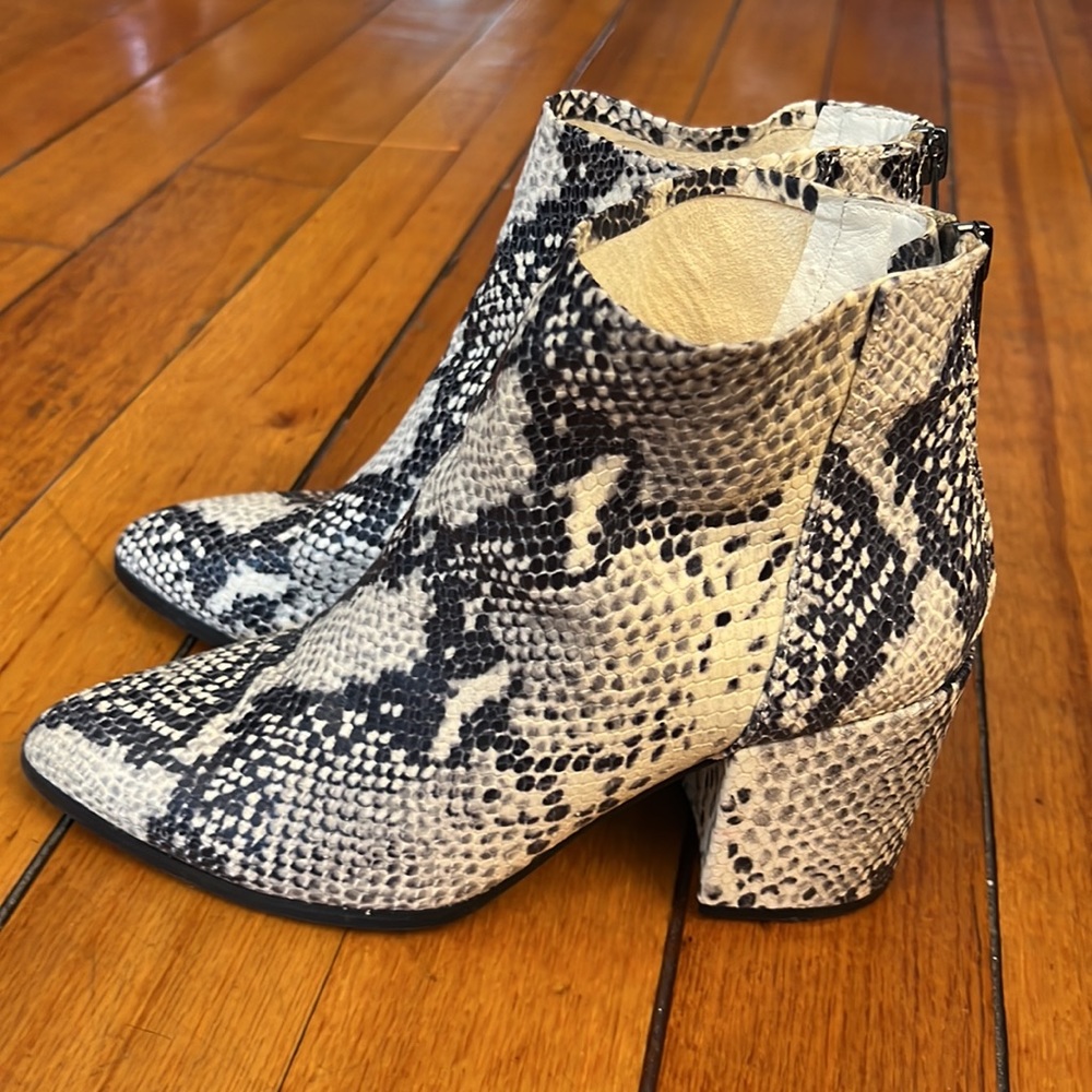 Steve Madden Jillian Snake Print Size 7 - image 4
